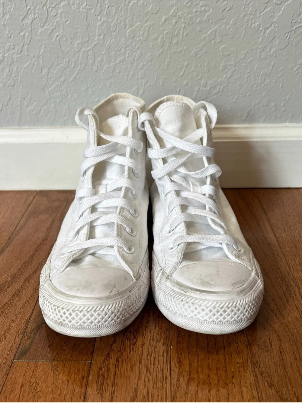 Converse Chuck Taylor Sneakers High Top Shoes Women’s Size 7 White - Picture 2 of 11